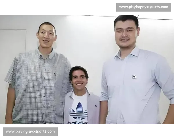 奥尼尔罕见显娇小!五人合影中竟有中国巨人姚明 奥尼尔罕见显娇小!五人合影中竟有中国巨人姚明